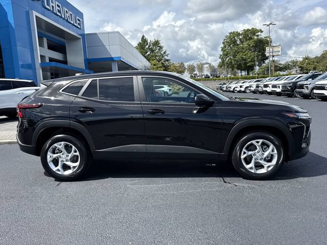 New 2026 Chevrolet Trax LS w/ LS Convenience Package FWD image 2