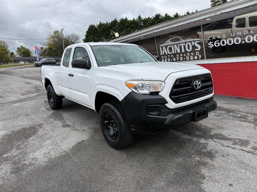 Used 2016 Toyota Tacoma SR image 1