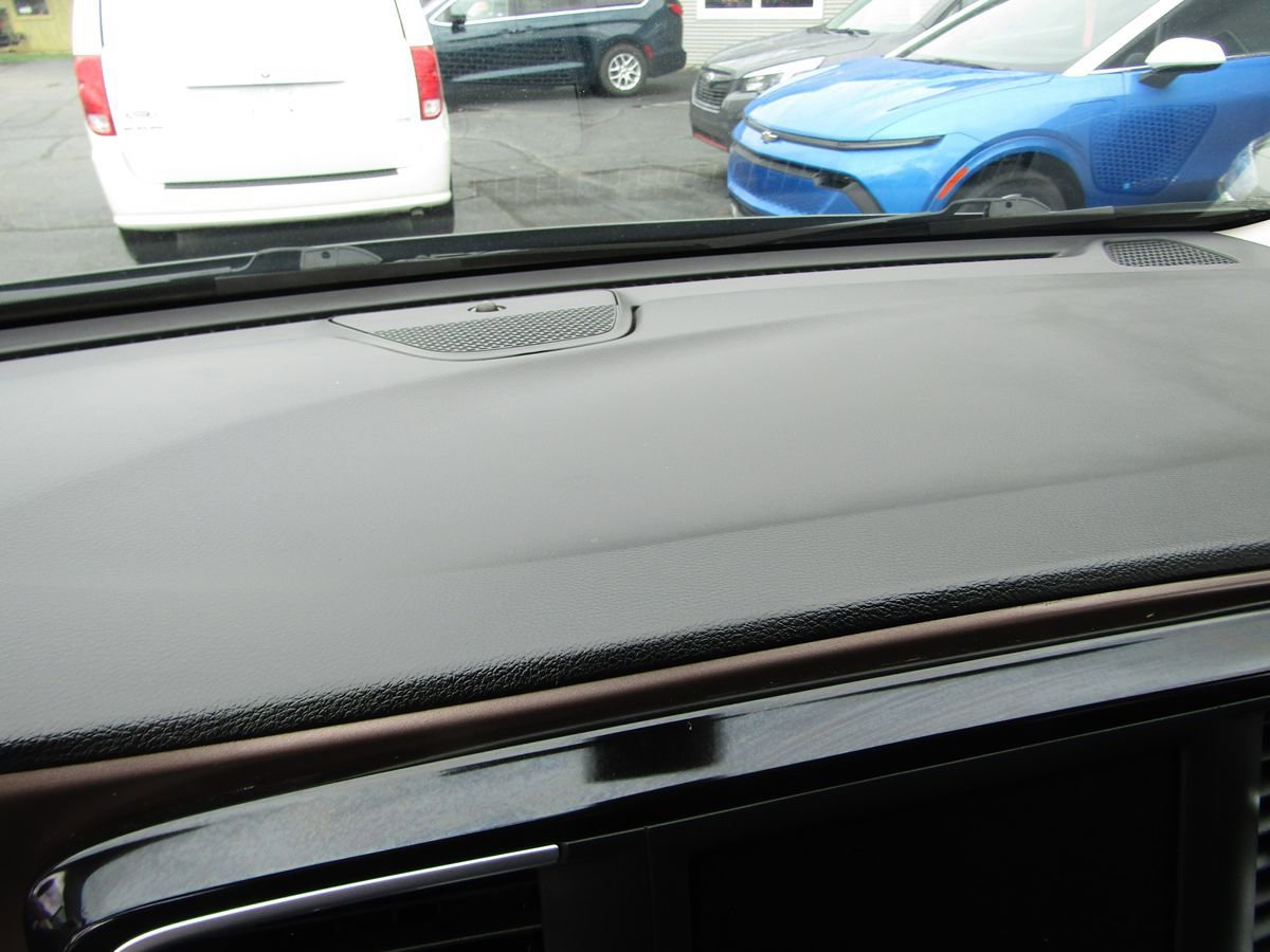 Used 2022 Chrysler Voyager LX FWD image 13