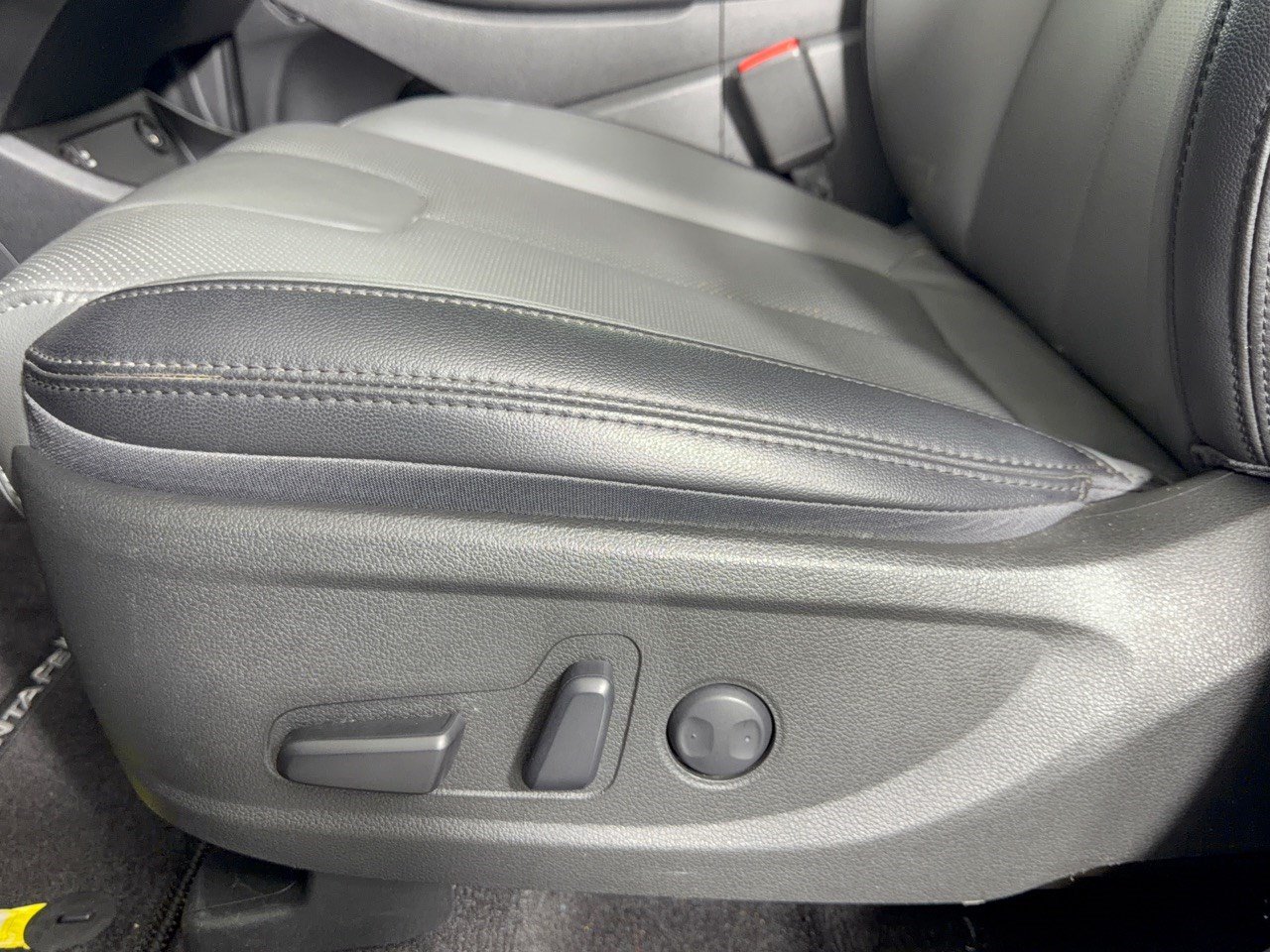 Used 2023 Hyundai Santa Fe SEL w/ Premium Package FWD image 16