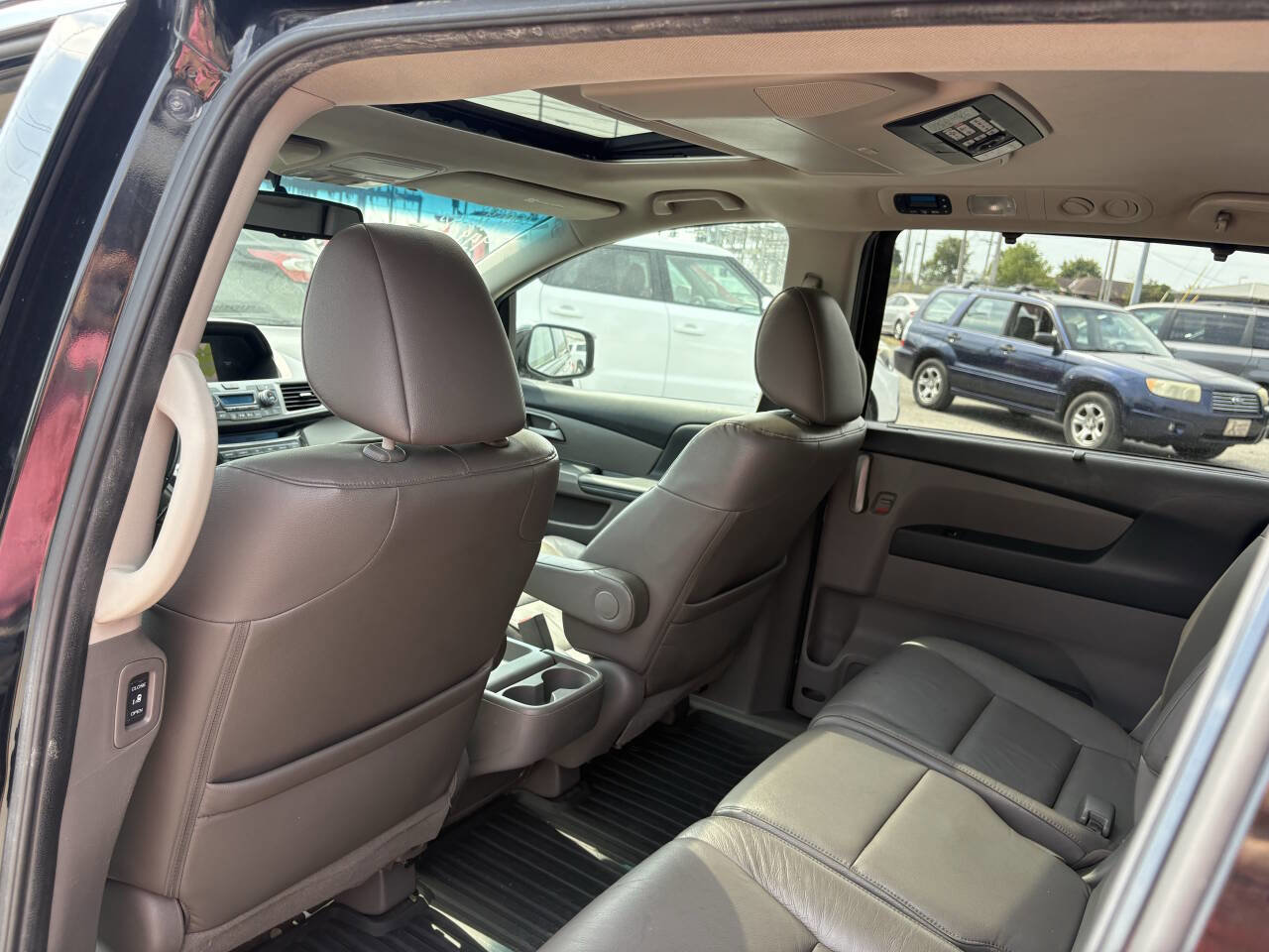 Used 2012 Honda Odyssey Touring Elite image 21