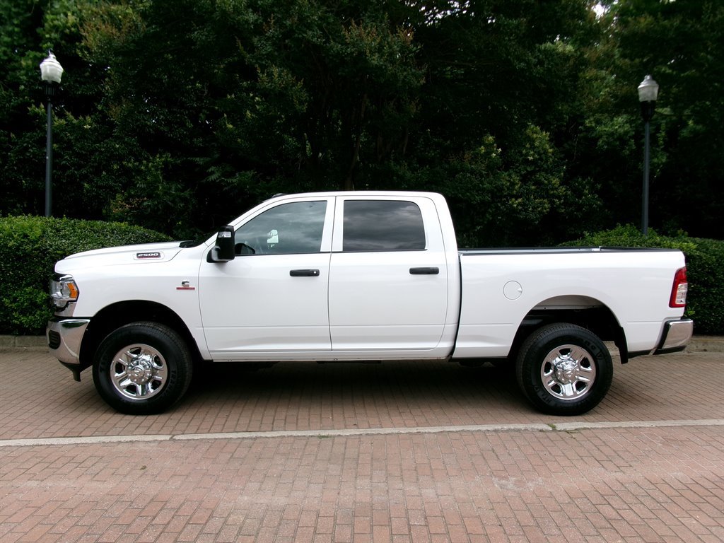 Used 2024 RAM 2500 Tradesman w/ Chrome Appearance Group AWD/4WD image 8