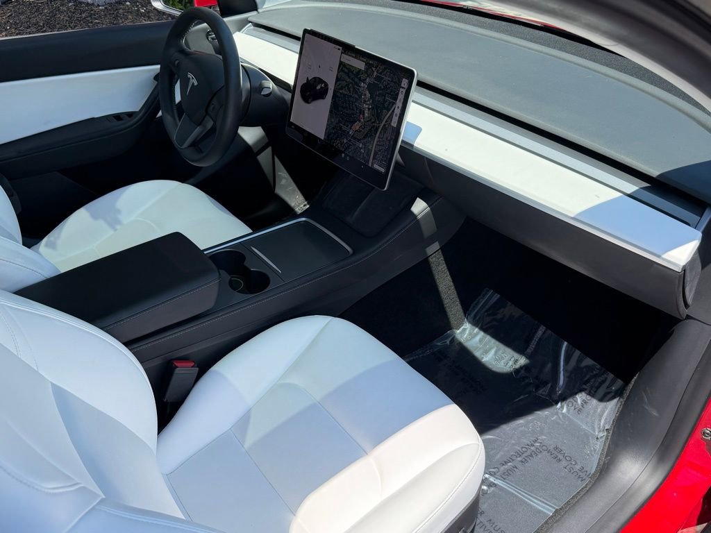 Used 2021 Tesla Model Y Long Range AWD/4WD image 32