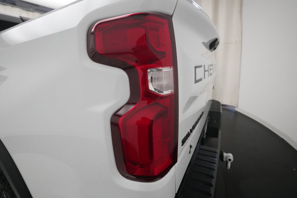 Used 2025 Chevrolet Silverado 1500 ZR2 w/ Technology Package AWD/4WD image 32