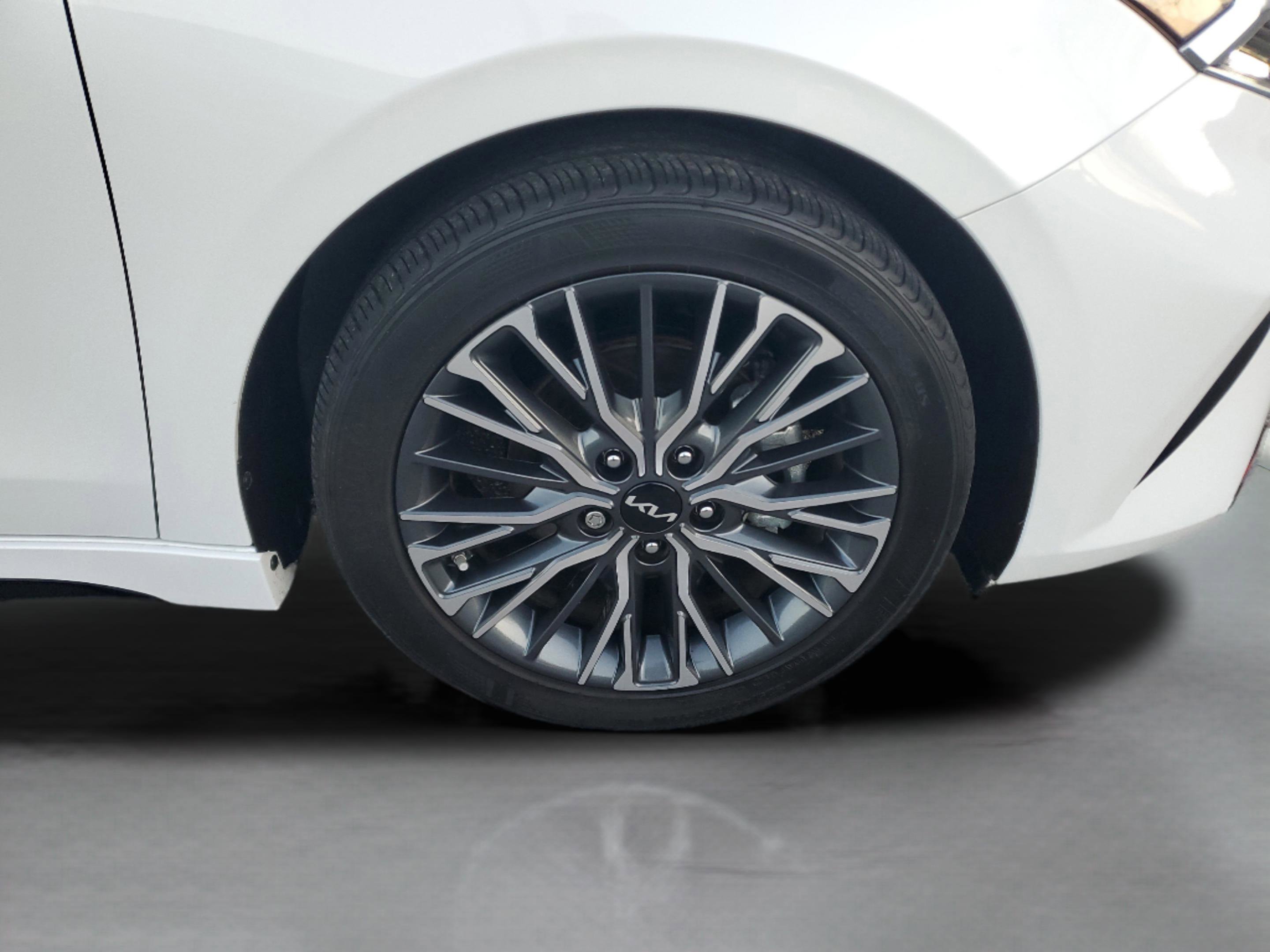 Certified 2024 Kia Forte GT-Line image 7