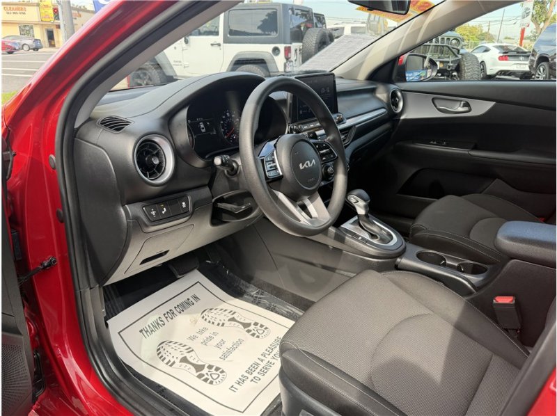 Used 2024 Kia Forte LXS w/ LXS Technology Package image 16