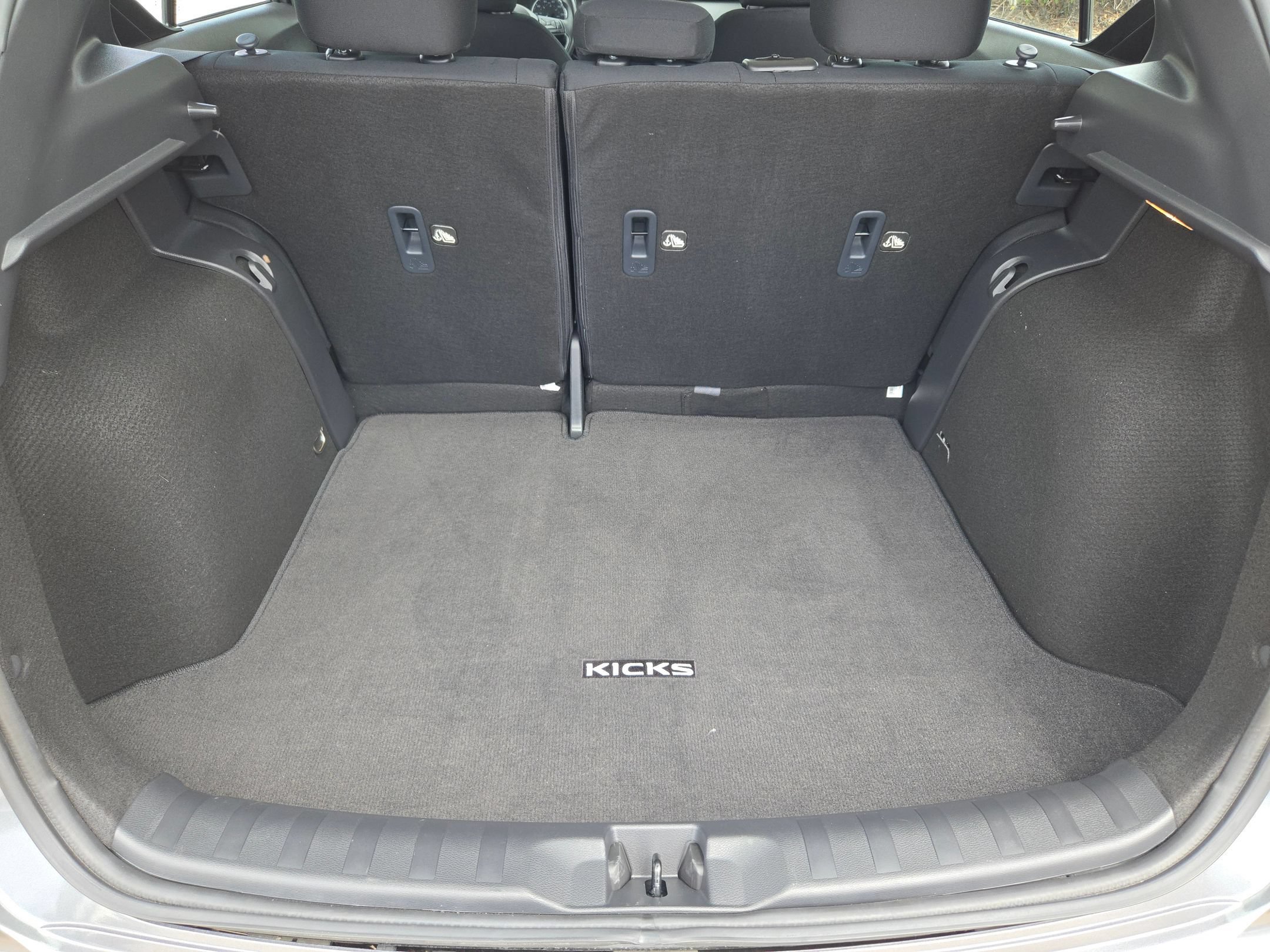 Certified 2025 Nissan Kicks Play S FWD image 23