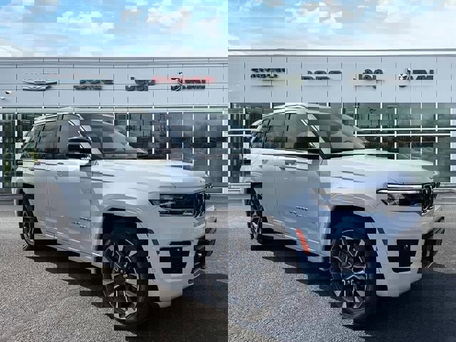 Certified 2025 Jeep Grand Cherokee Overland w/ Luxury Tech Group IV image 1