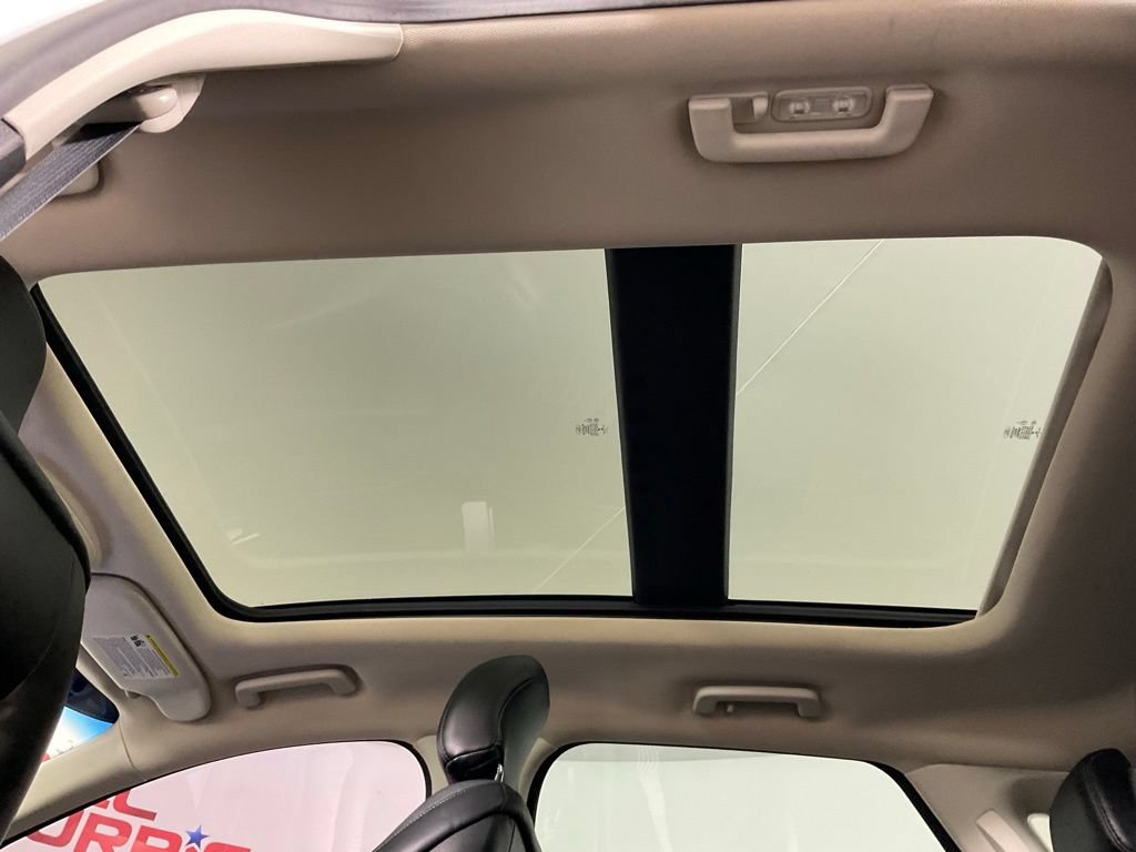 Used 2019 Ford Edge Titanium w/ Equipment Group 301A FWD image 18