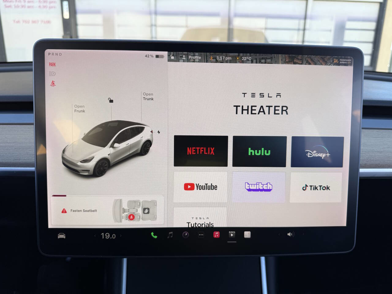 Used 2021 Tesla Model Y Long Range AWD/4WD image 18