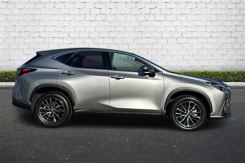 Used 2025 Lexus NX 250 FWD w/ Premium Package image 3
