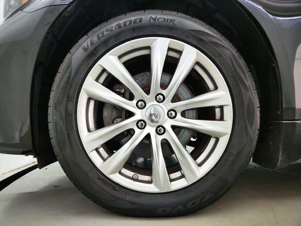Used 2018 INFINITI Q70 Luxe w/ Proactive Package AWD/4WD image 31
