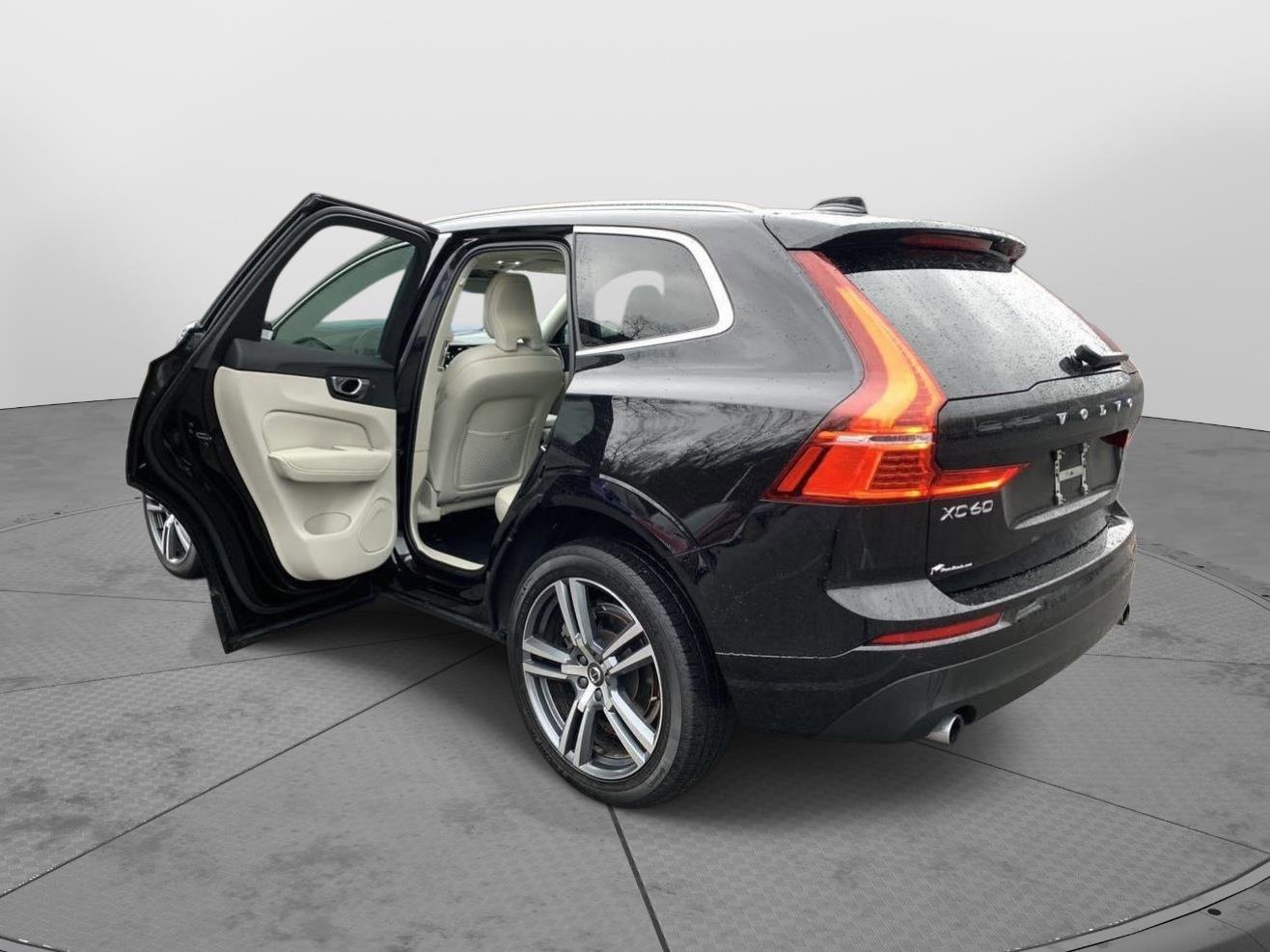 Used 2021 Volvo XC60 T6 Momentum w/ Premium Package image 36