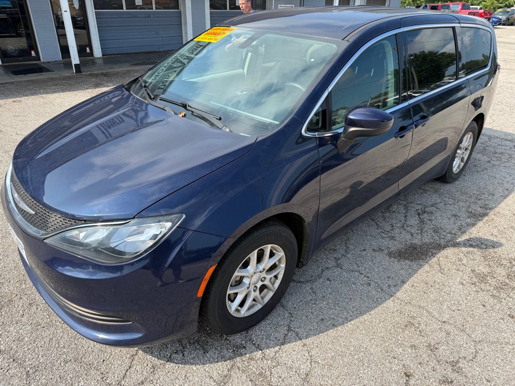 Used 2020 Chrysler Voyager LX FWD image 4