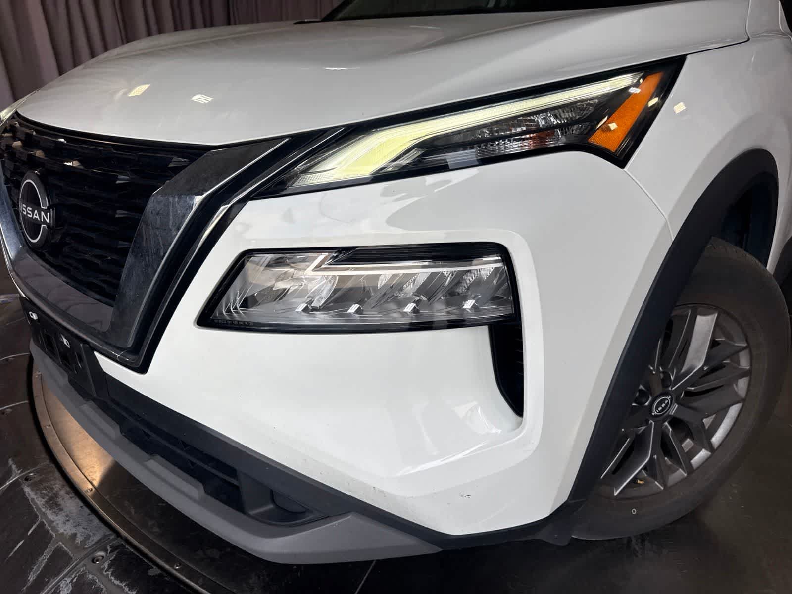 Used 2023 Nissan Rogue S AWD/4WD image 9
