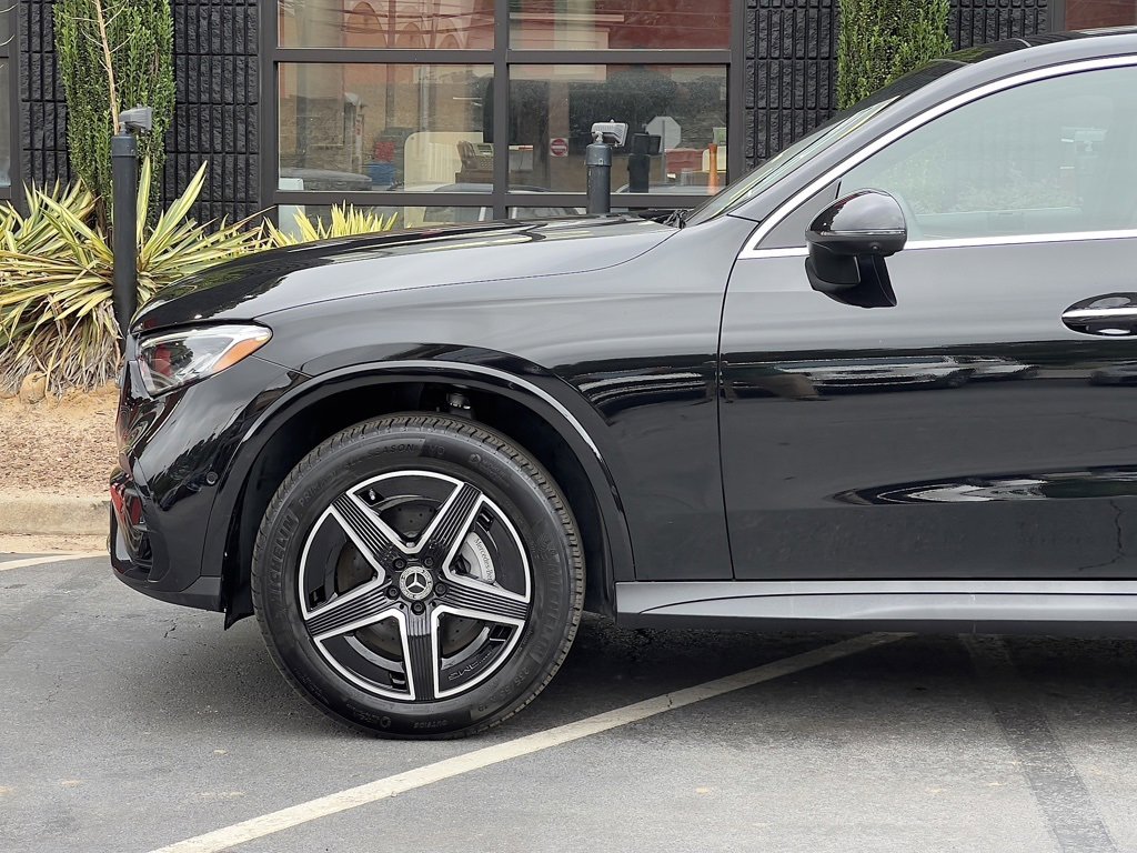 Used 2025 Mercedes-Benz GLC 300 4MATIC w/ AMG Line image 10