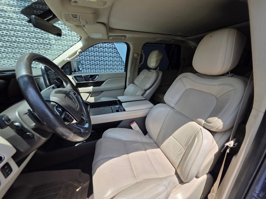 Used 2018 Lincoln Navigator L Select AWD/4WD image 21