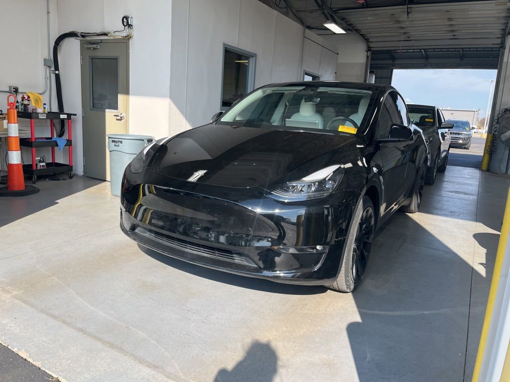 Used 2023 Tesla Model Y Long Range image 1