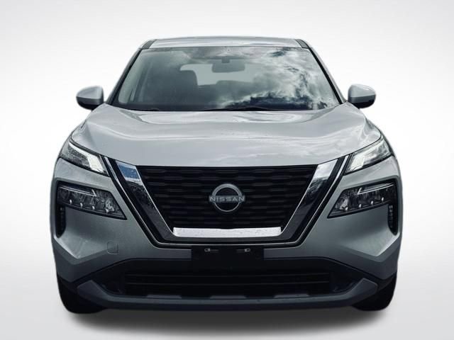 Used 2023 Nissan Rogue SV image 2