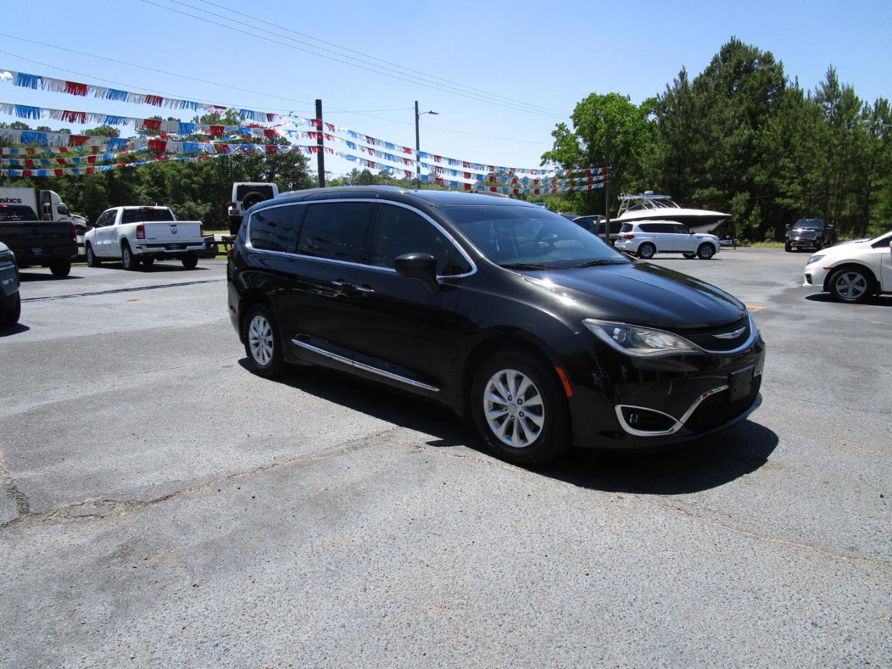 Used 2019 Chrysler Pacifica Touring-L FWD image 6