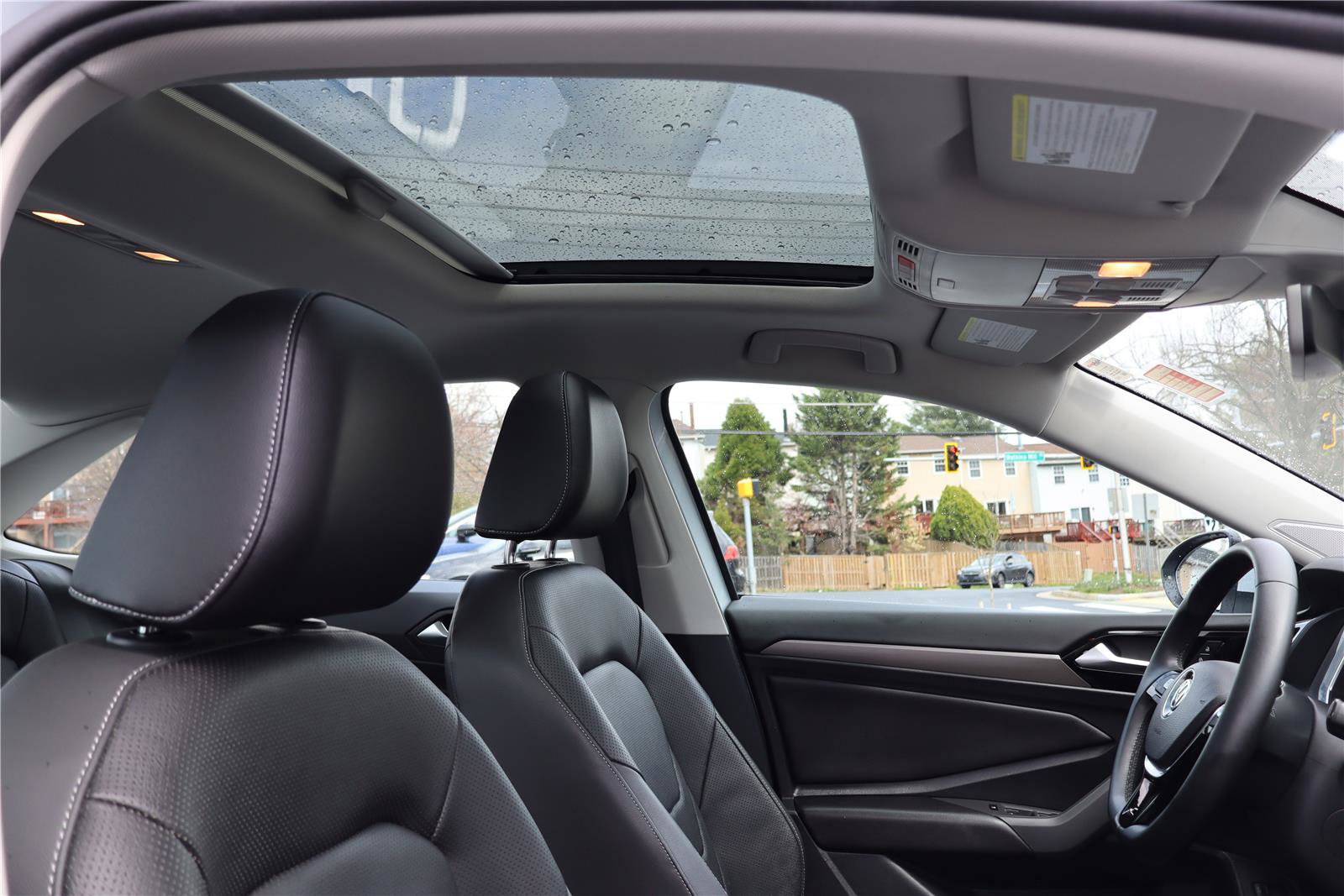 Used 2019 Volkswagen Jetta SEL Premium image 24