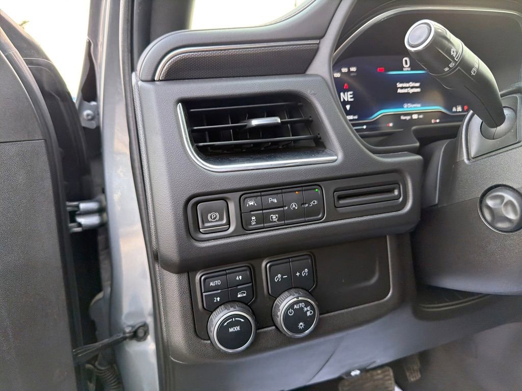Used 2022 Chevrolet Suburban RST w/ Luxury Package image 17