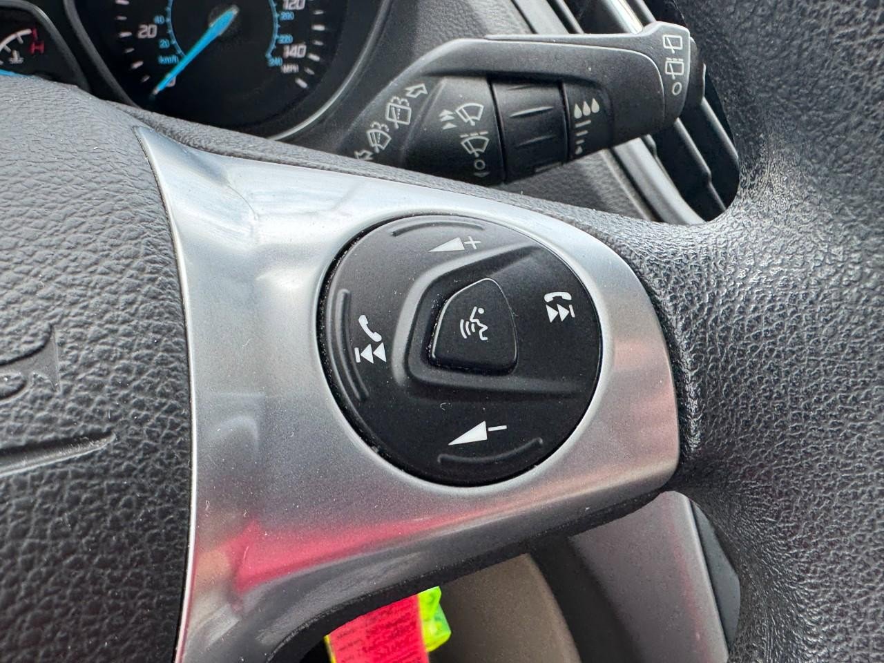 Used 2015 Ford Escape SE w/ Equipment Group 201A image 17