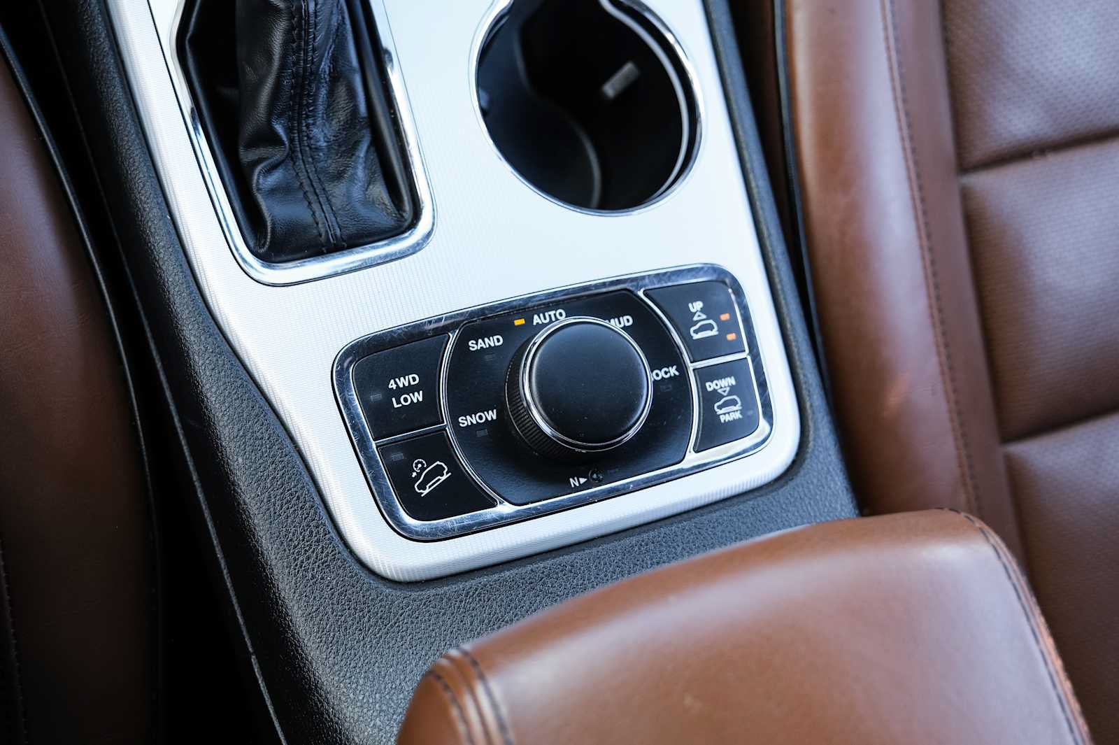 Used 2021 Jeep Grand Cherokee Summit AWD/4WD image 44