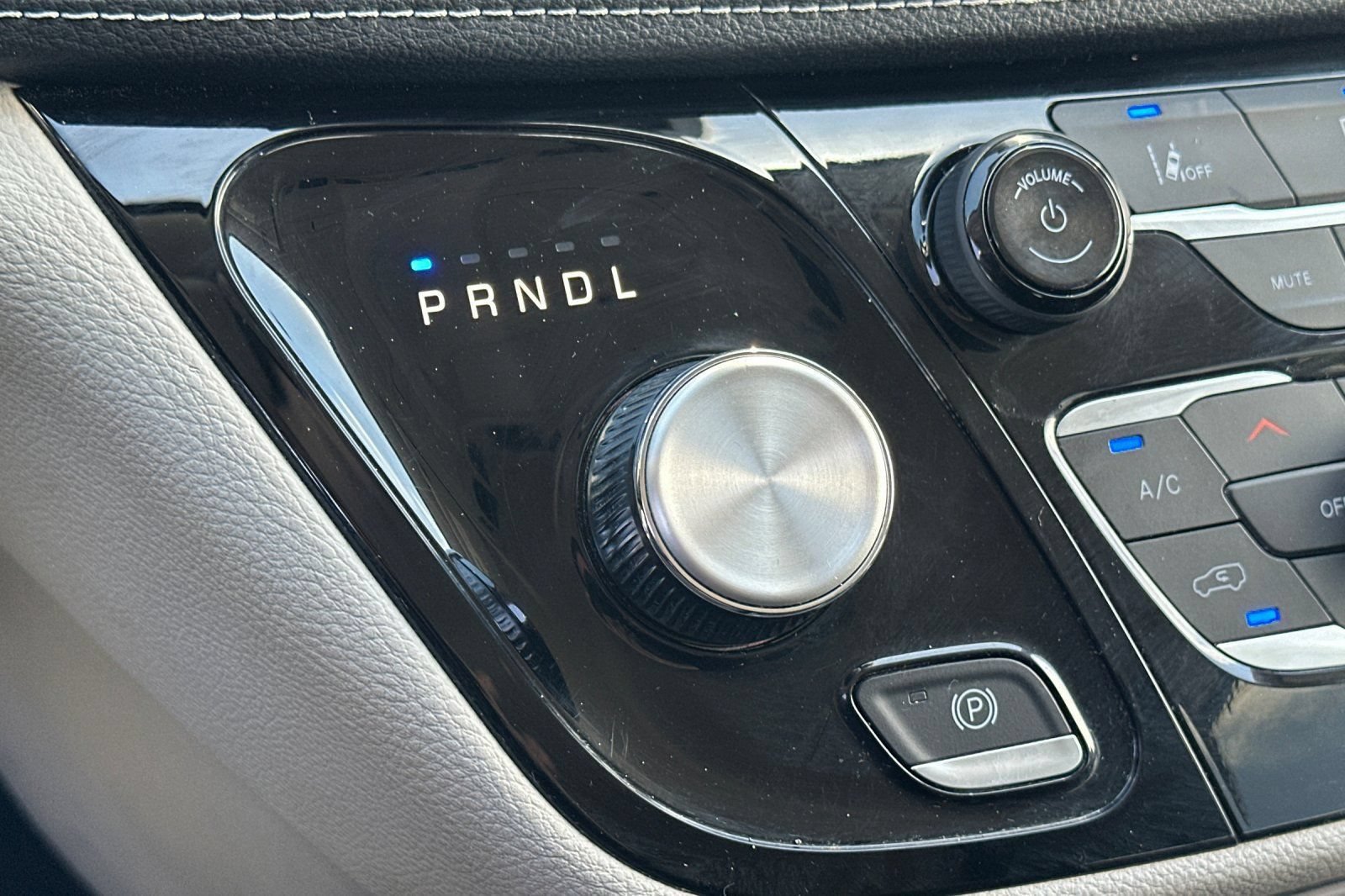 Used 2023 Chrysler Pacifica Touring-L FWD image 22