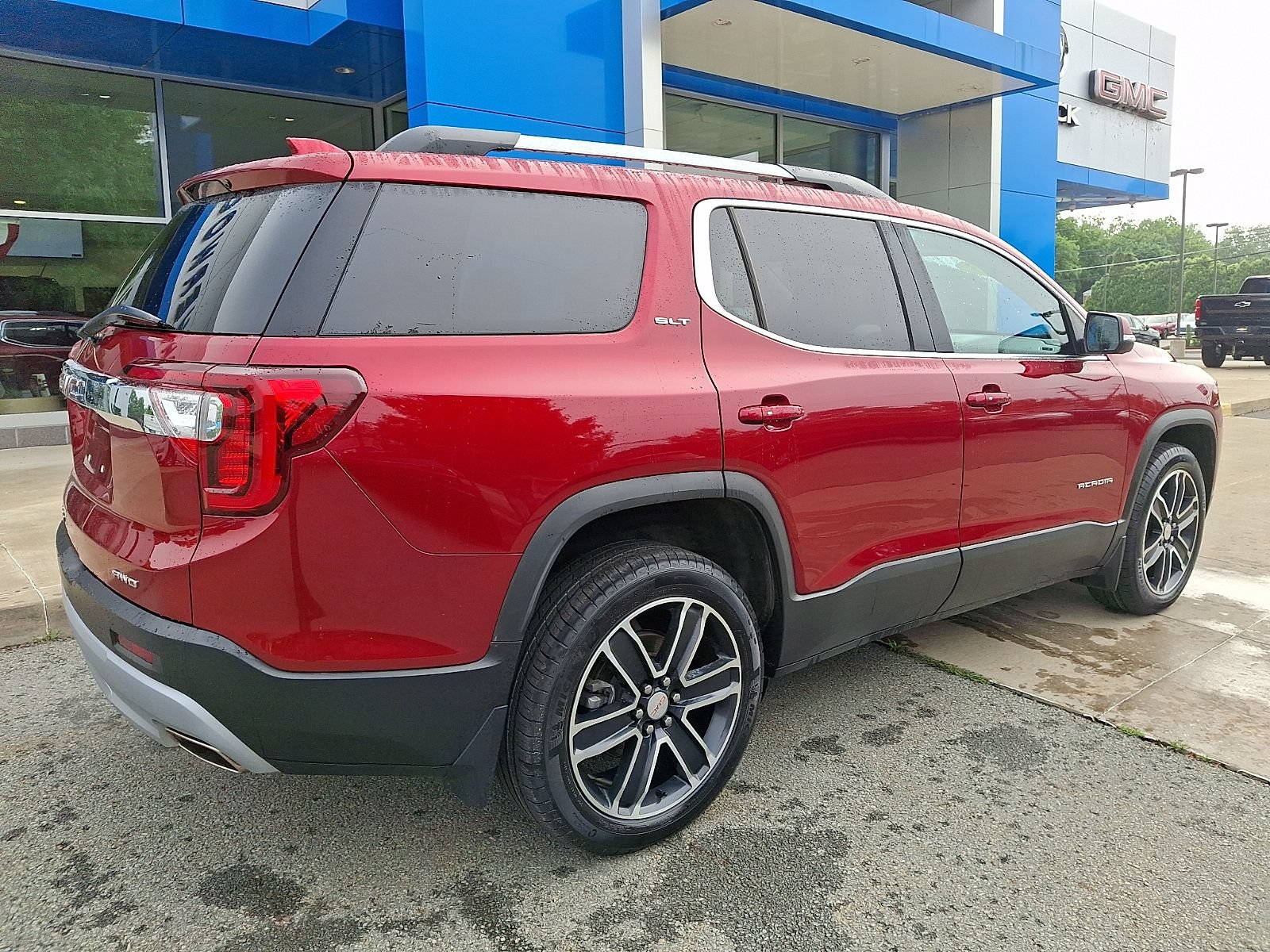 Used 2023 GMC Acadia SLT w/ Technology Package AWD/4WD image 6