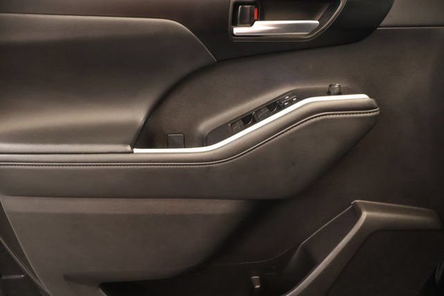 Certified 2025 Toyota Highlander XSE AWD/4WD image 10