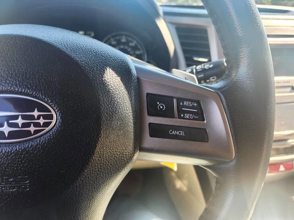Used 2013 Subaru Outback 2.5i Limited AWD/4WD image 16