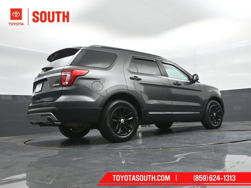 Used 2017 Ford Explorer XLT w/ Equipment Group 202A FWD image 40