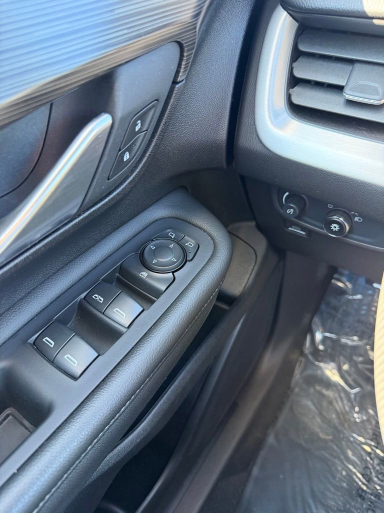 Used 2024 GMC Terrain SLE image 17