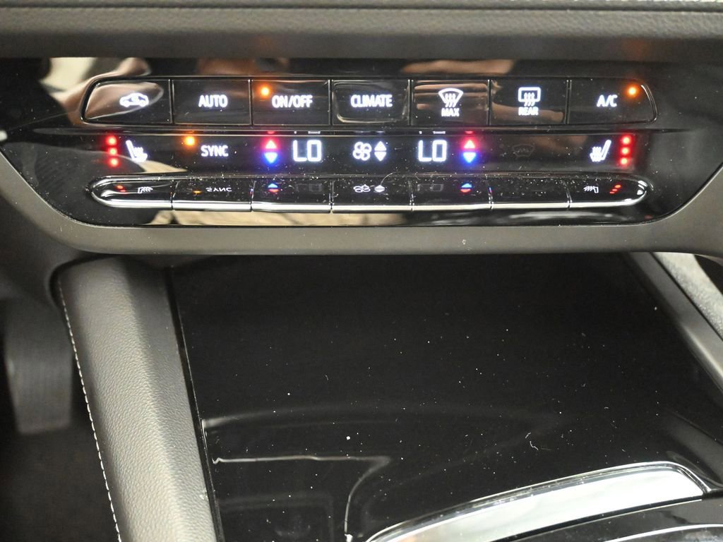 Used 2023 Buick Envision Essence FWD image 13