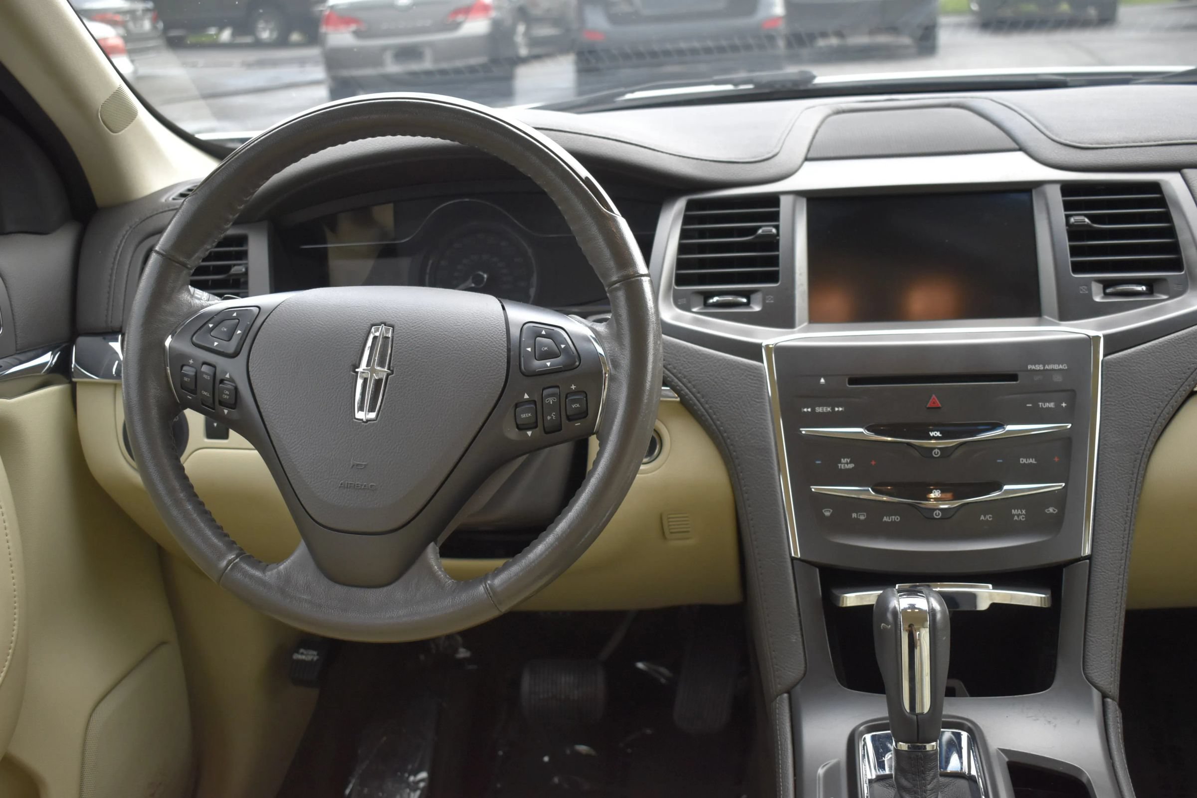 Used 2014 Lincoln MKS FWD image 12