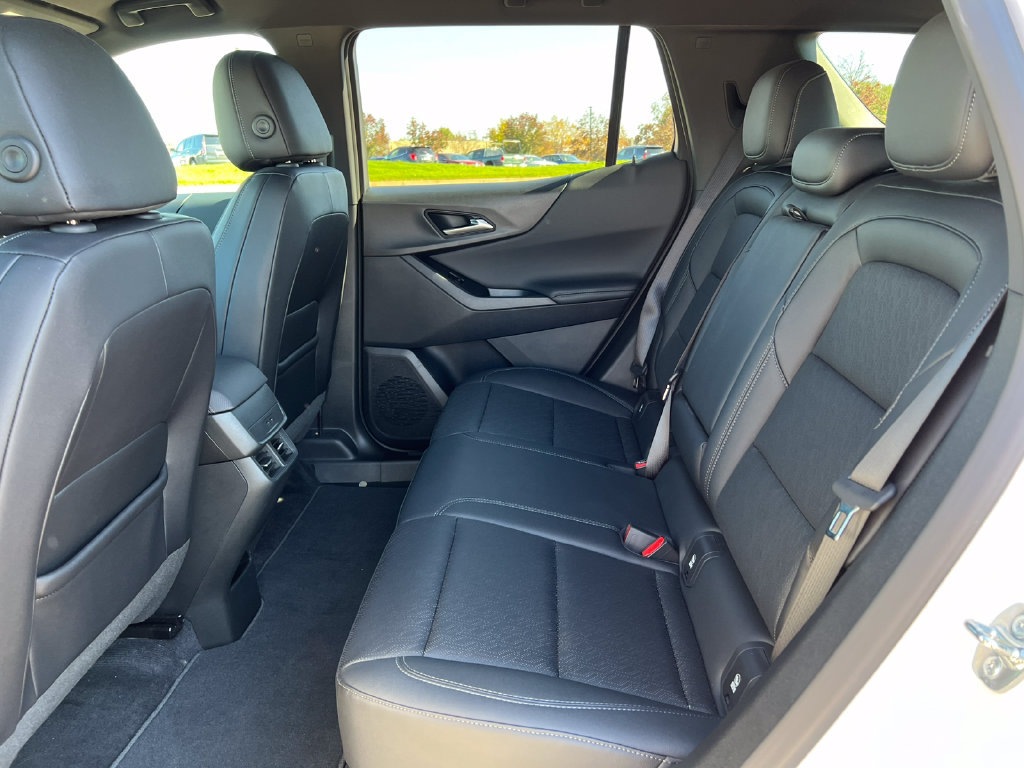 Used 2025 Chevrolet Equinox LT w/ Convenience Package II FWD image 4