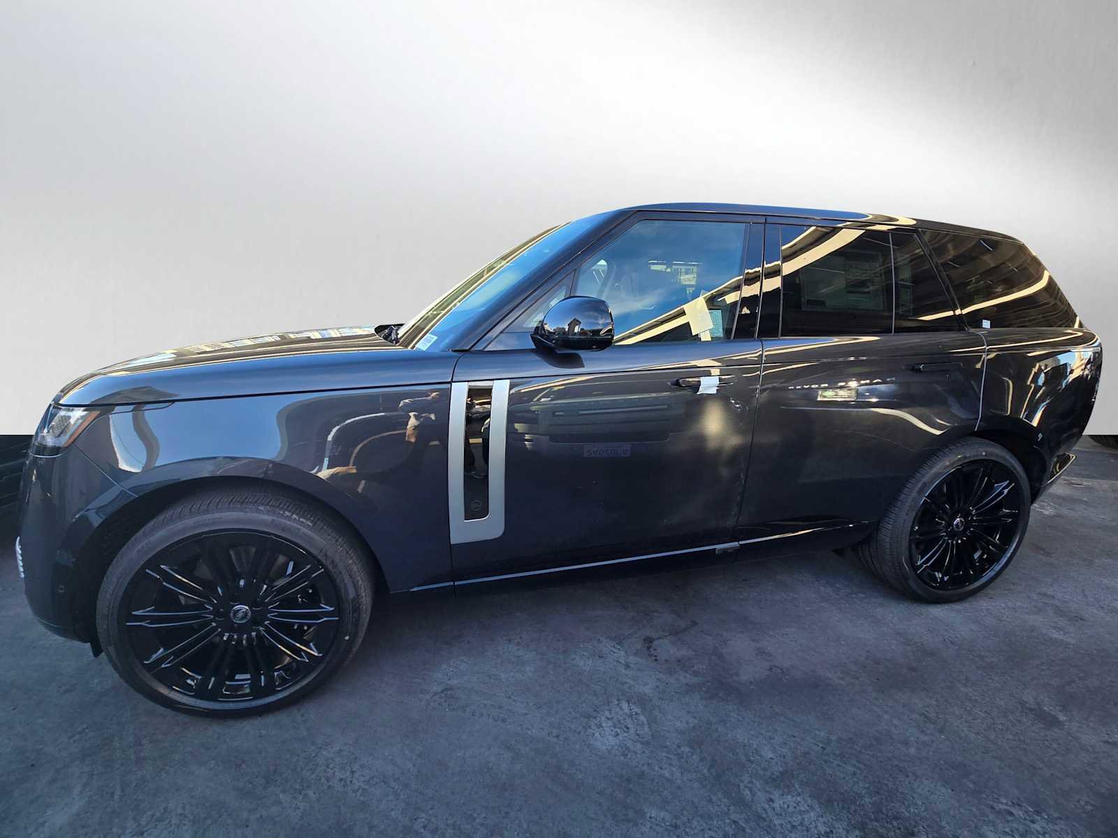 New 2025 Land Rover Range Rover SV image 4