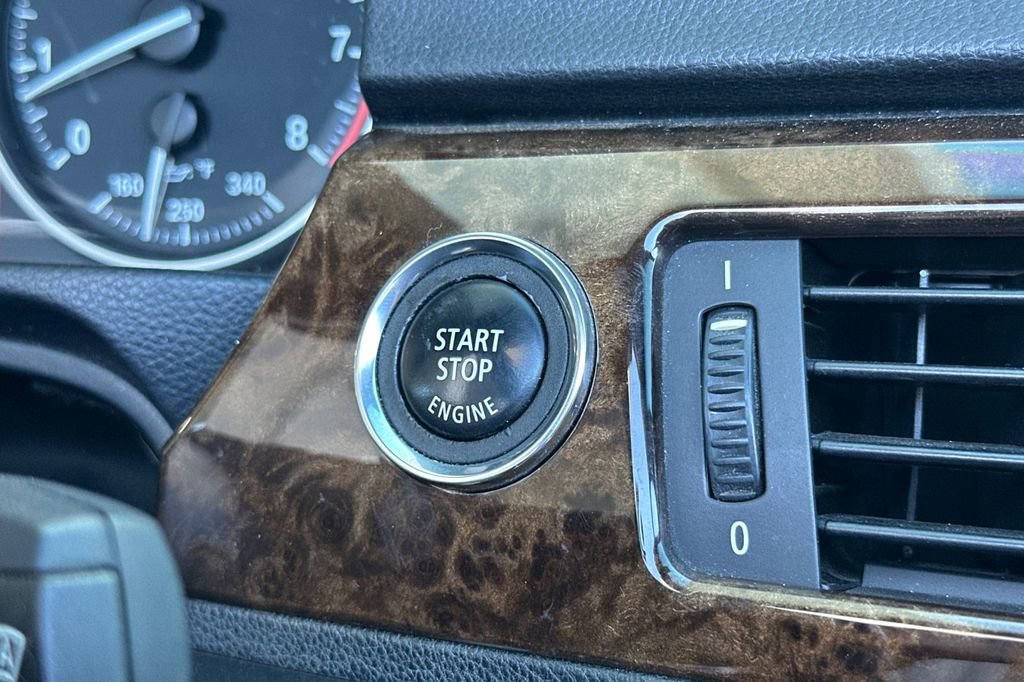 Used 2011 BMW 328i Convertible image 21