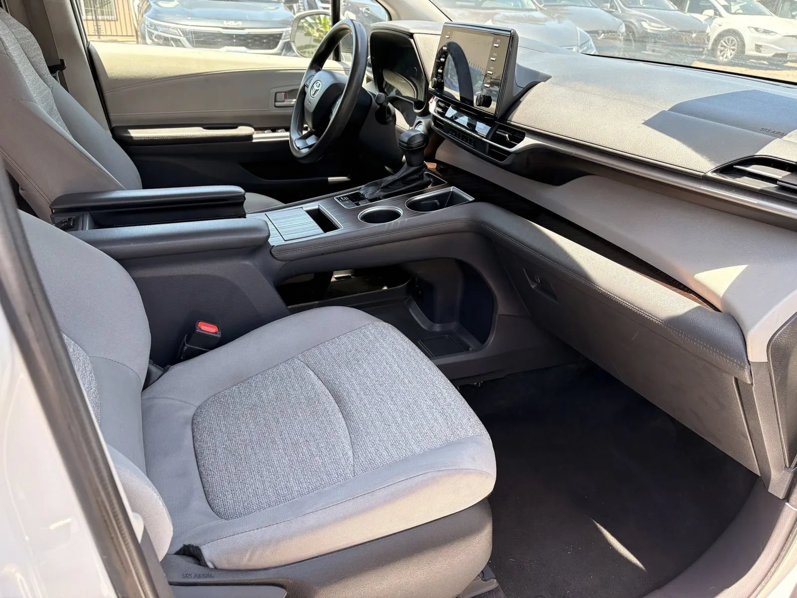Used 2023 Toyota Sienna LE FWD image 6