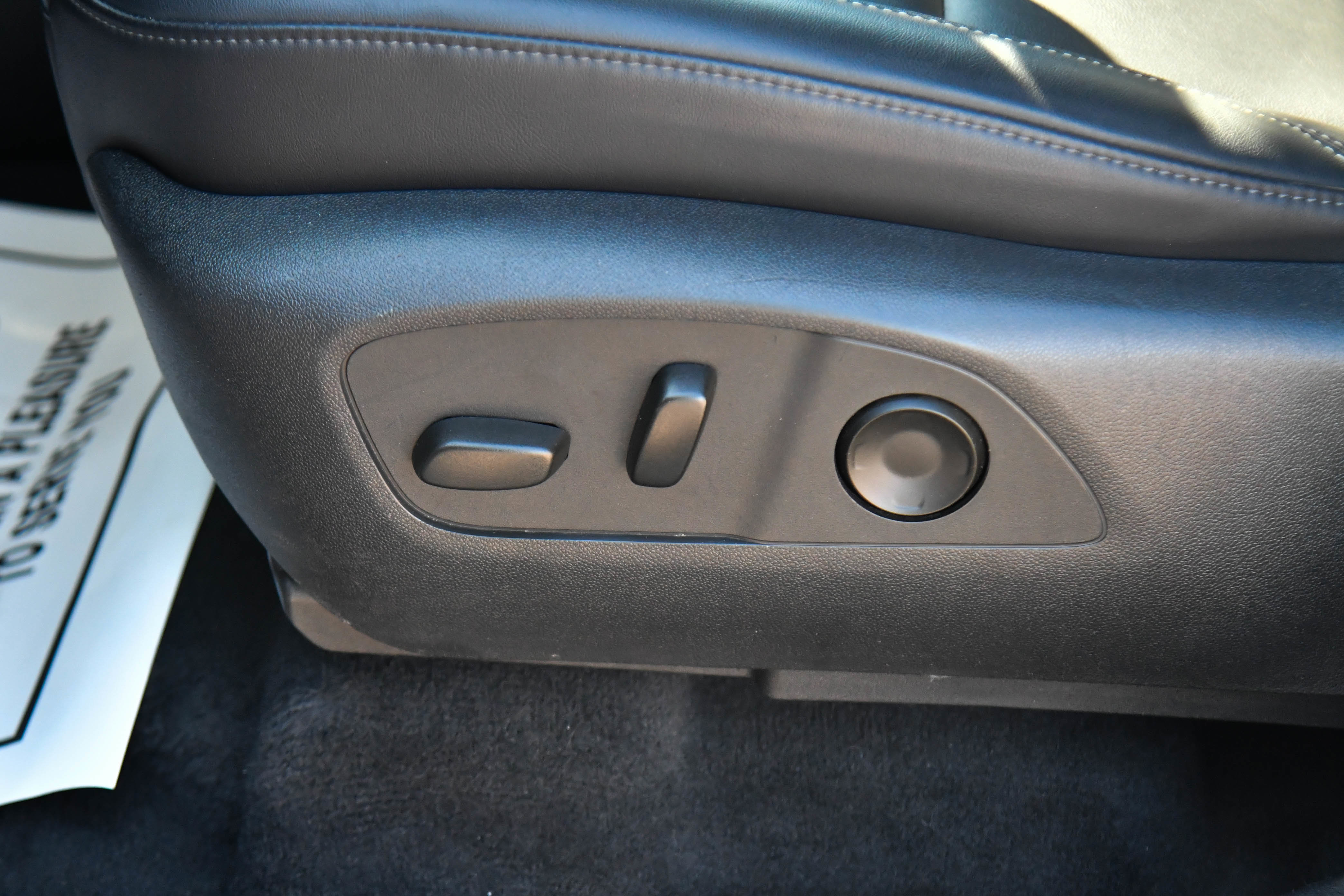 Used 2024 GMC Acadia Elevation image 17