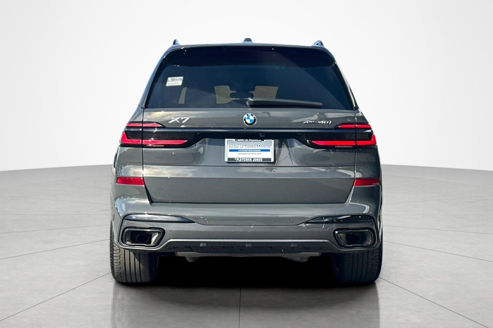Used 2024 BMW X7 xDrive40i w/ M Sport Package AWD/4WD image 4