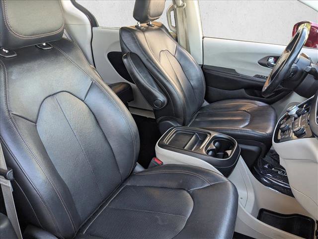Used 2020 Chrysler Pacifica Touring-L image 21