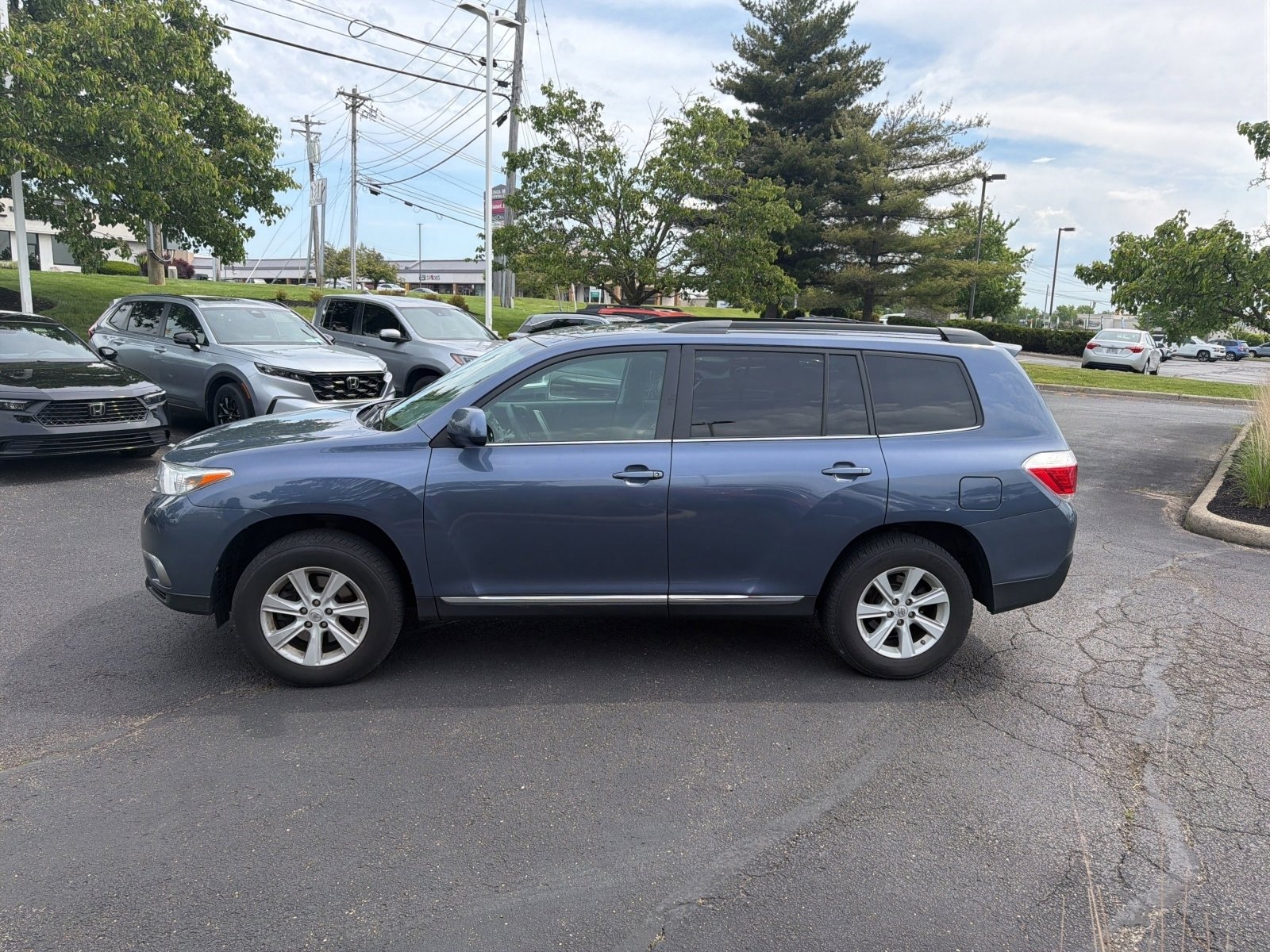 Used 2013 Toyota Highlander SE AWD/4WD image 2