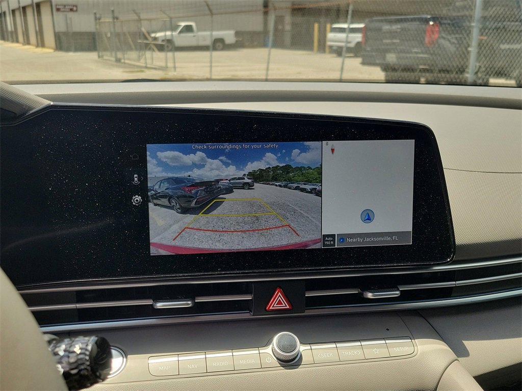 Used 2025 Hyundai Elantra SEL image 21