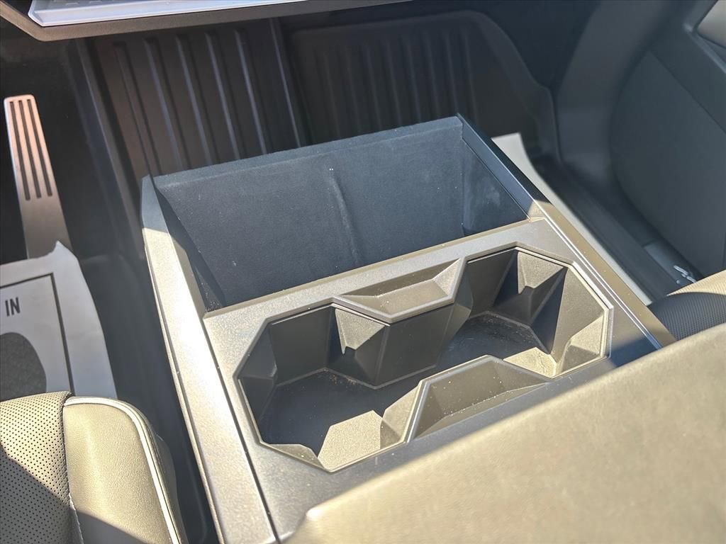 Used 2025 Tesla Cybertruck AWD Crew Cab image 32
