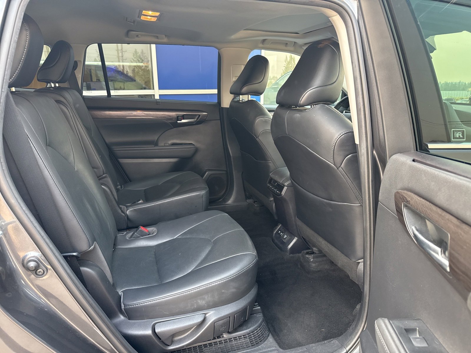 Used 2021 Toyota Highlander Limited image 12