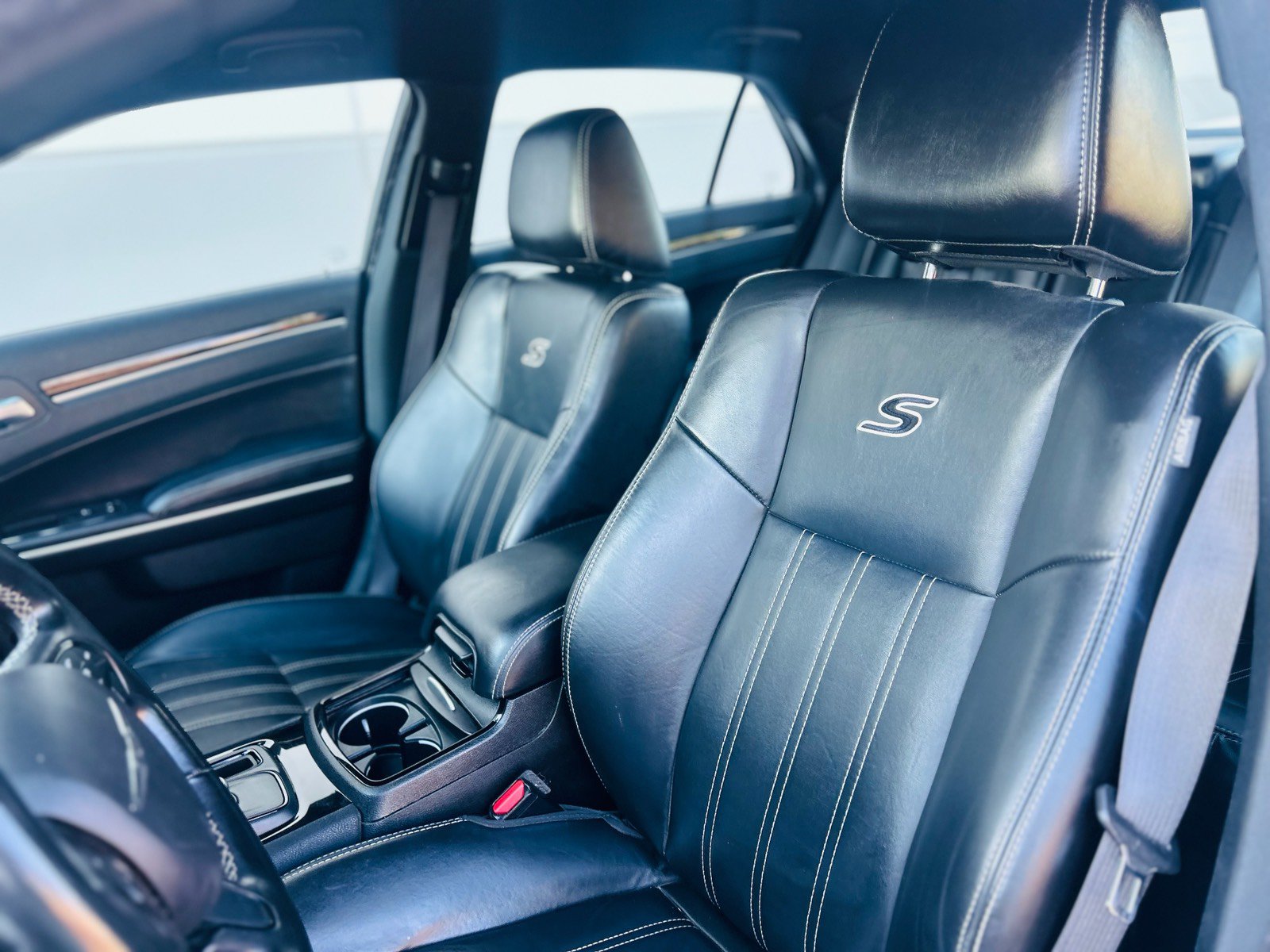 Used 2019 Chrysler 300 S w/ S Model Appearance Package RWD image 12