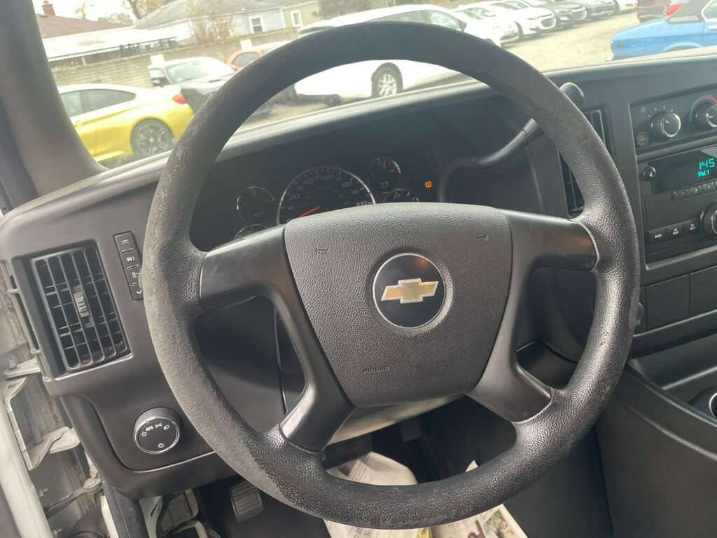 Used 2009 Chevrolet Express 1500 w/ Power Package image 10