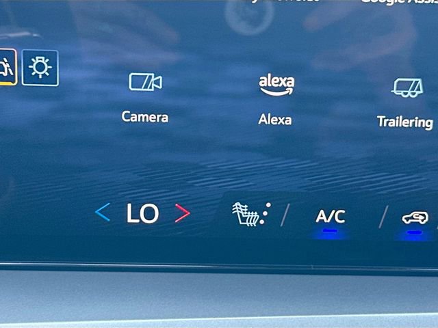 New 2025 Chevrolet Traverse LT w/ Enhanced Driving Package image 20